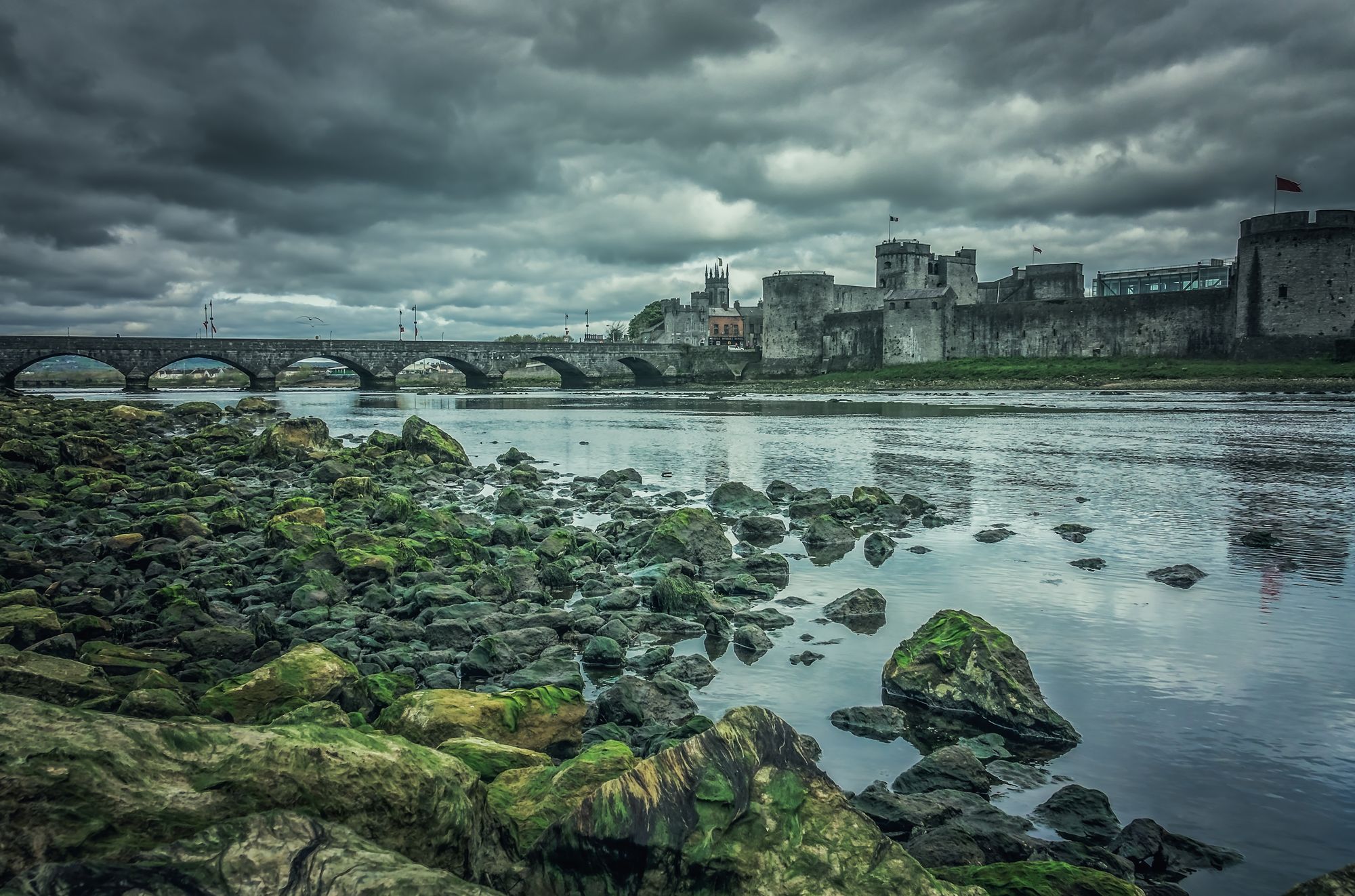 King John's Castle and the bridge over the Shannon at Limerick